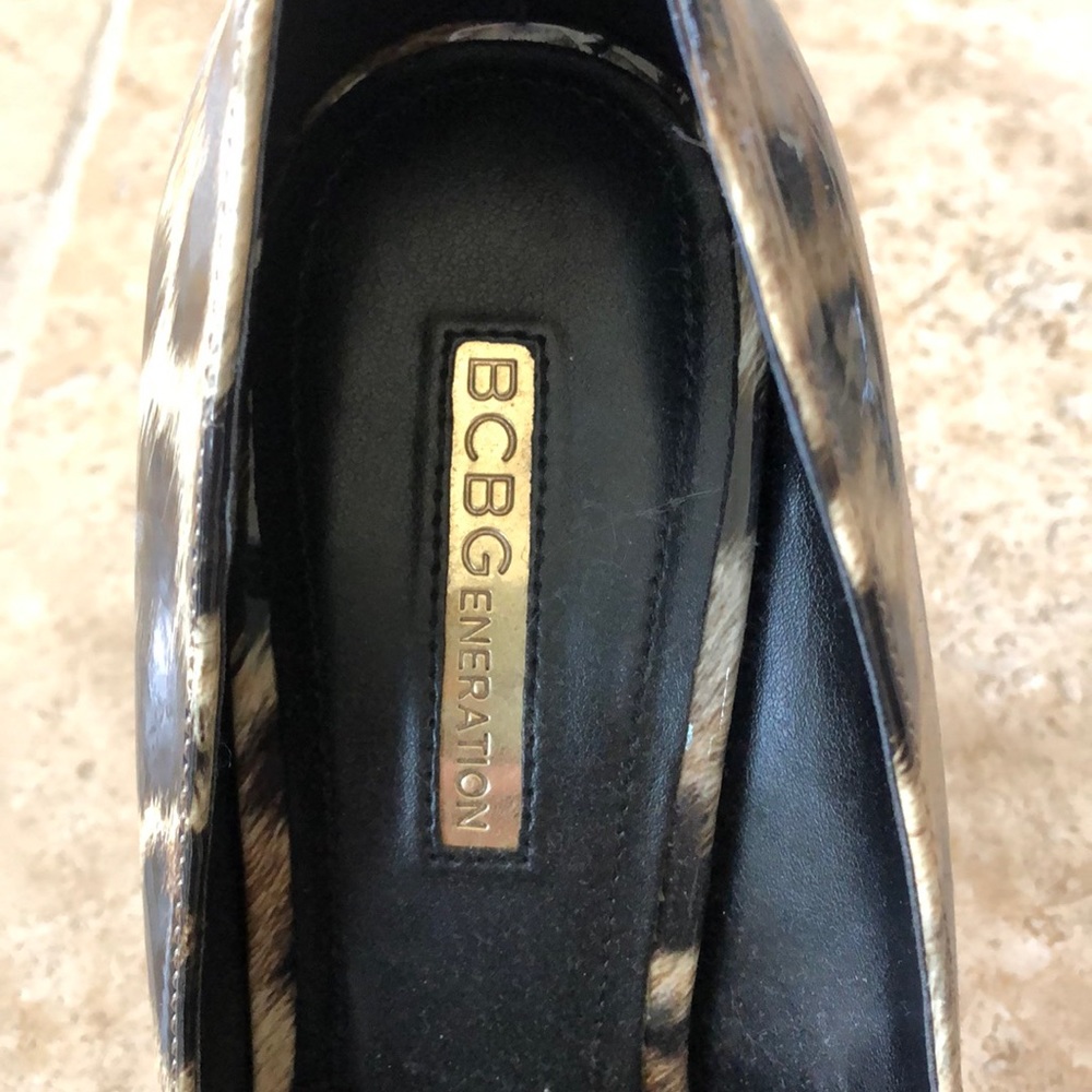 Gorgeous BCBG leopard heels - Picture 3 of 4